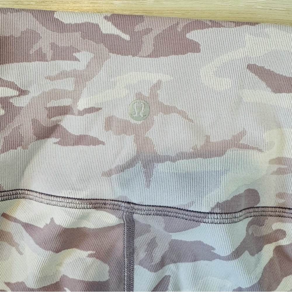 Lululemon wunder under purple camo leggings size 2 28” tights - Picture 6 of 11